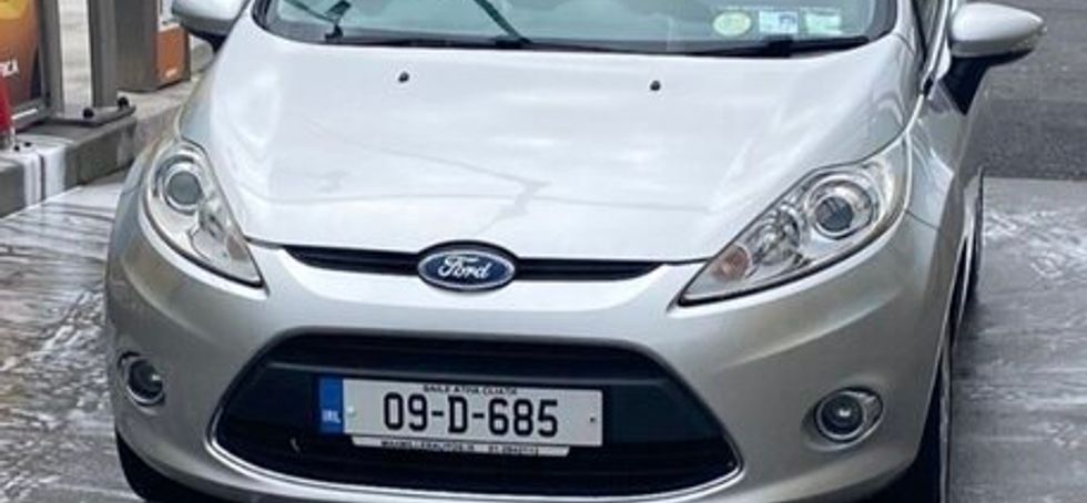 Ford fiesta titanium 1.2 petrol 2009 manual