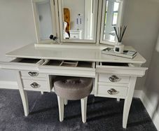 2 Lockers/Dressing table