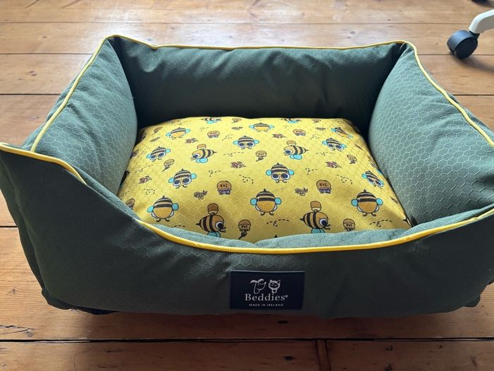Cat or small dog bed waterproof