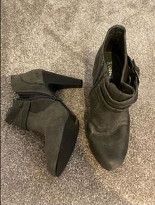 ladies boots size 5 never worn