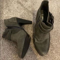 ladies boots size 5 never worn