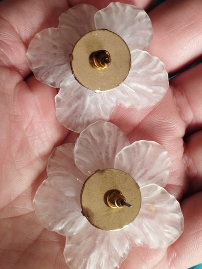 Delicate flower earrings.