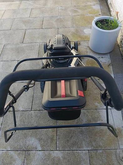 Almost new Pro Lawn Hyundai Self drive lawnmower 51 cm cut 170 cc engine. Year manufacturing 2024.
