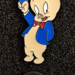Porky pig,  pin back badge.