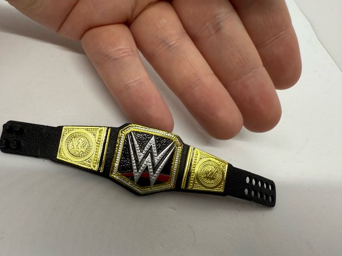 wwe elite series 35 Roman Reigns action figure