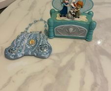 Elsa jewellery box (batteries included) and Elsa bag