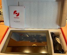 Frameo digital frame