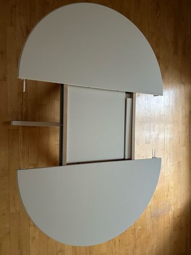 Extendable Table & Chairs