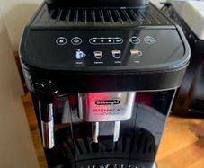 Delonghi Magnifica Evo coffee machine