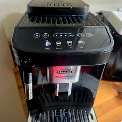Delonghi Magnifica Evo coffee machine