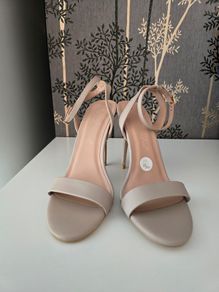 Ladies Nude Colour Strap Heels Size 6 (EU 39)