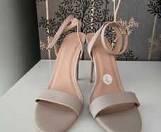 Ladies Nude Colour Strap Heels Size 6 (EU 39)