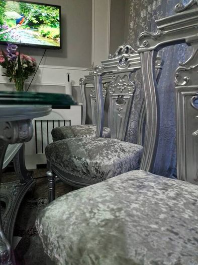 table& chairs