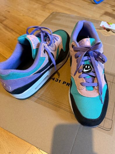 shoes me
