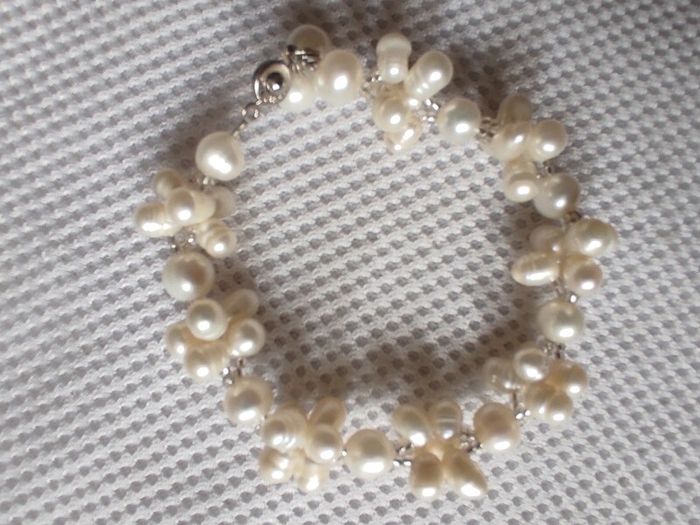 Freshwater pearl bracelet