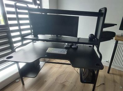 Gaming desk
