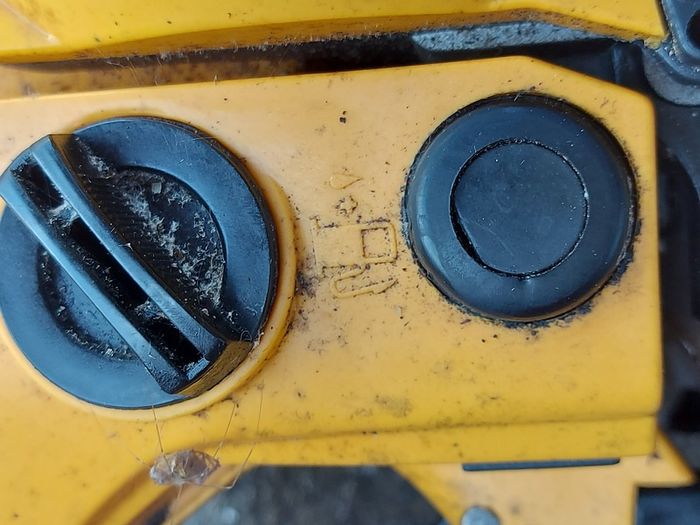 Petrol Chainsaw in like new condition,  Blade & motor, See Pictures