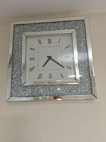 Crushed diamond clock