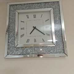 Crushed diamond clock