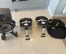 Doona with two isofix bases and a travel bag