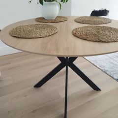 Round dining table 110cm