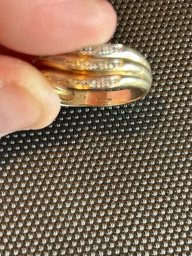 Ladies 9ct Gold Diamond Ring yellow white and rose gold top