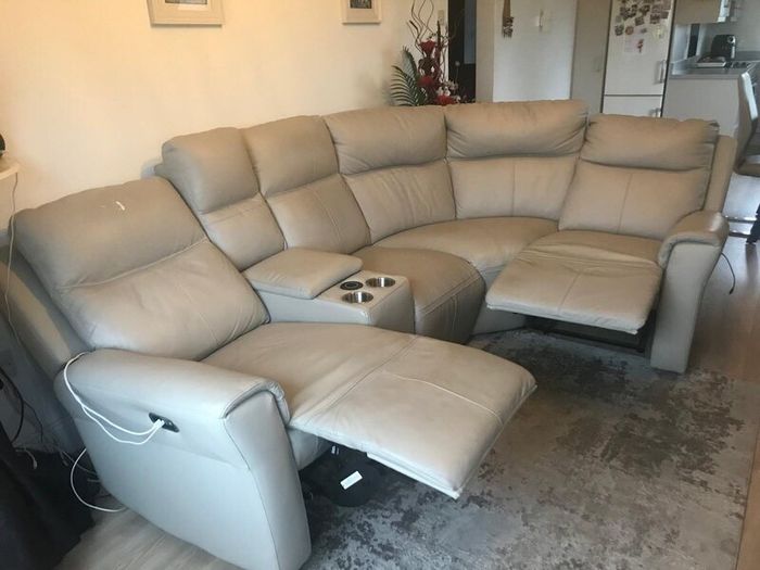 Price drop!! Corner recliner sofa - Cream leather