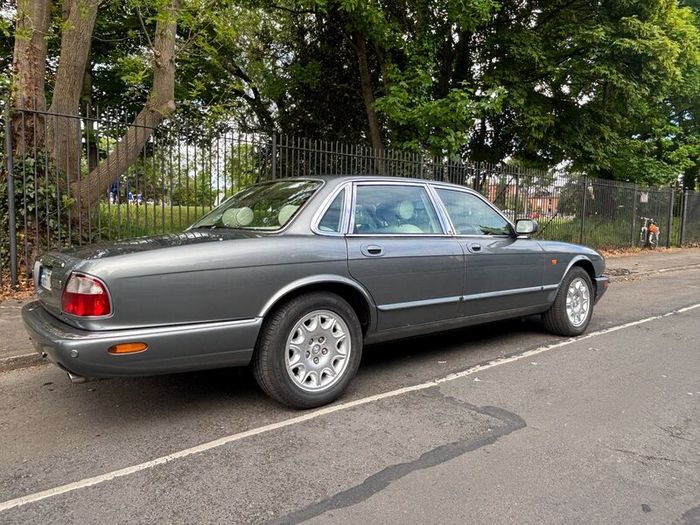 Jaguar XJ8 SE - Rare Car with large history