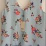 top Bnwt Yumi blue floral v front top lace detail Image 4