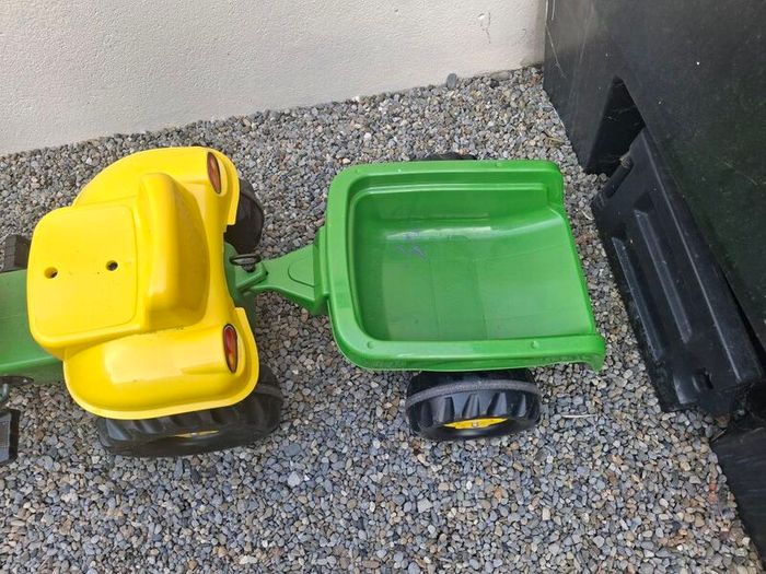 John Deere tractor and trailer