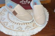 Flat shoes