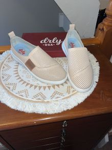 Flat shoes