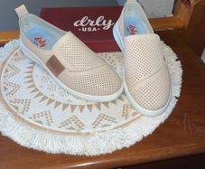 Flat shoes