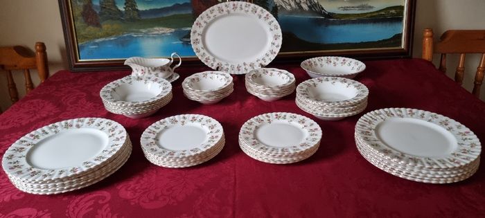 92 Pc. Royal Albert Winsome Bone China Gold Gilt Dinner, Coffee And Tea Service / Set For 12 Person Setting Made In England