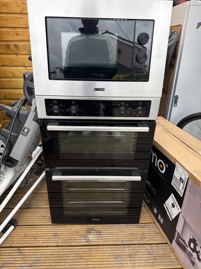 Zanussi twin oven and zanussi microwave all integrated in immaculate condition,been sold due to renovations