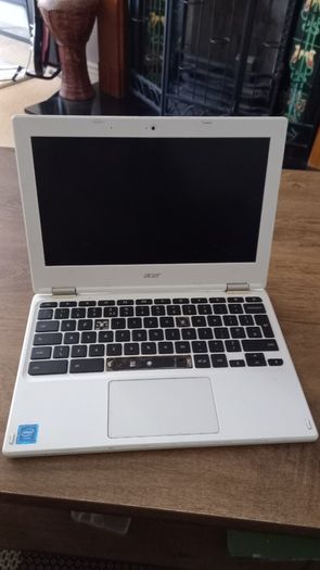 Acer computer laptop.  Broken (please read )