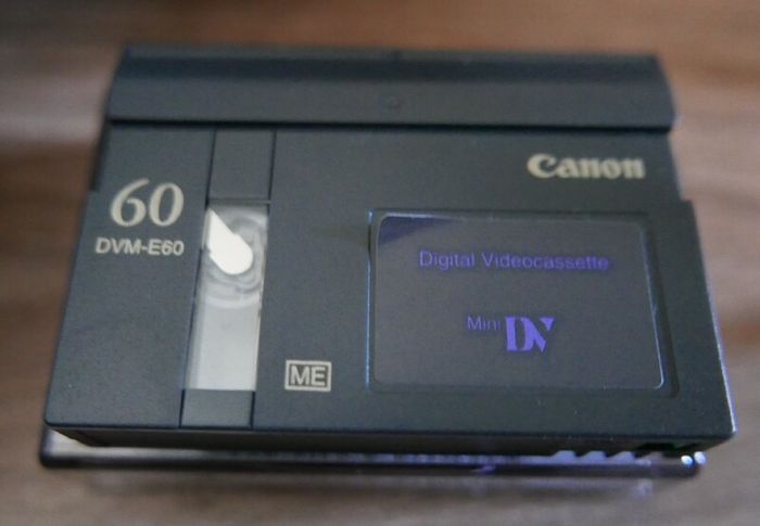 Canon ZR80 NTSC MiniDV Camcorder 18x Optical Zoom Video Transfer Tested works