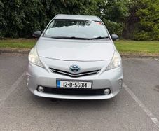 Toyota prius alpha 2012