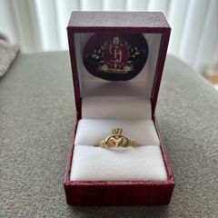 9ct gold claddagh ring