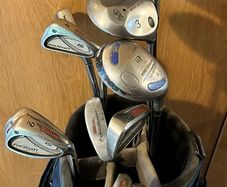 Full beginner golf set Titleist and Wilson with bag and golf balls