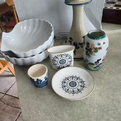 6 diferent items. 1-Scallop Shell White Ceramic/Porcelain Serving Plates - Set of 2 - Heavy. 28.00 euro-2- STONEWARE JACKSON POTTERY candle holder 18.00 euro - 3-  vintage ceramic egg cup or small container featuring the Willow pattern by Arklow Pottery i
