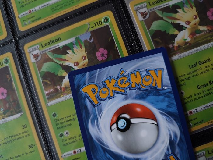 Glaceon ! Promo ! Holo ! Sword and Shield Era ! 2022 ! Pokemon Card ! Eeveelution !