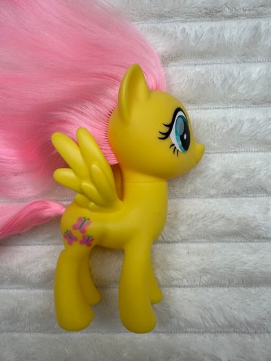 Hasbro My Little Pony Fluttershy Yellow Pink Butterfly Brushable G4 MLP 2016 Used Please see photos