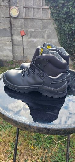 Steel toe work boots