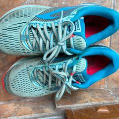 Brooks Ghost 10 running shoes