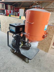 Three phase dust extractor
