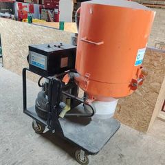 Three phase dust extractor