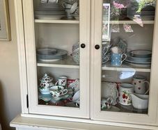 kitchen unit (cupboard)