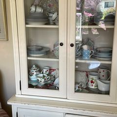 kitchen unit (cupboard)