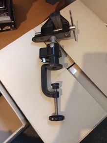 Small bench clamp